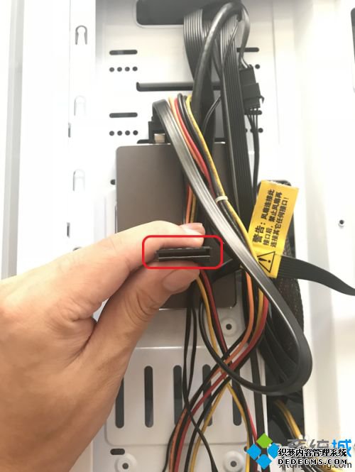 电脑硬盘怎么加装_电脑存储不足加个硬盘教程
