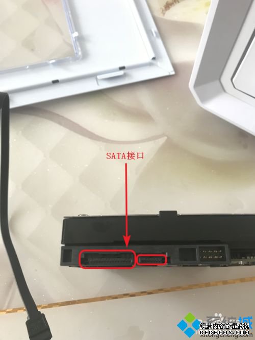 电脑硬盘怎么加装_电脑存储不足加个硬盘教程