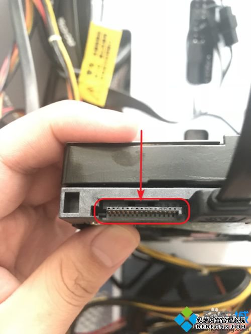 电脑硬盘怎么加装_电脑存储不足加个硬盘教程