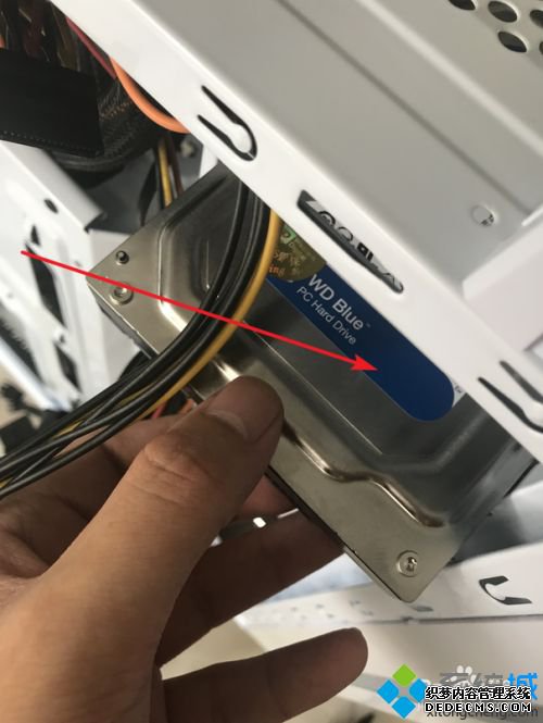电脑硬盘怎么加装_电脑存储不足加个硬盘教程