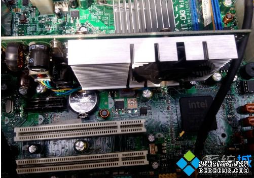新装电脑显示器无信号怎么办_新组装机显示器无信号怎么解决