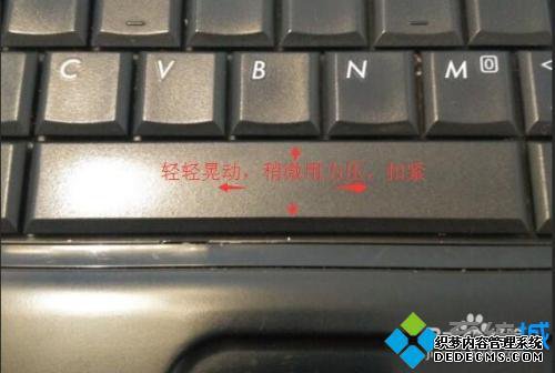 笔记本电脑按键掉了怎么安装_笔记本按键怎么装